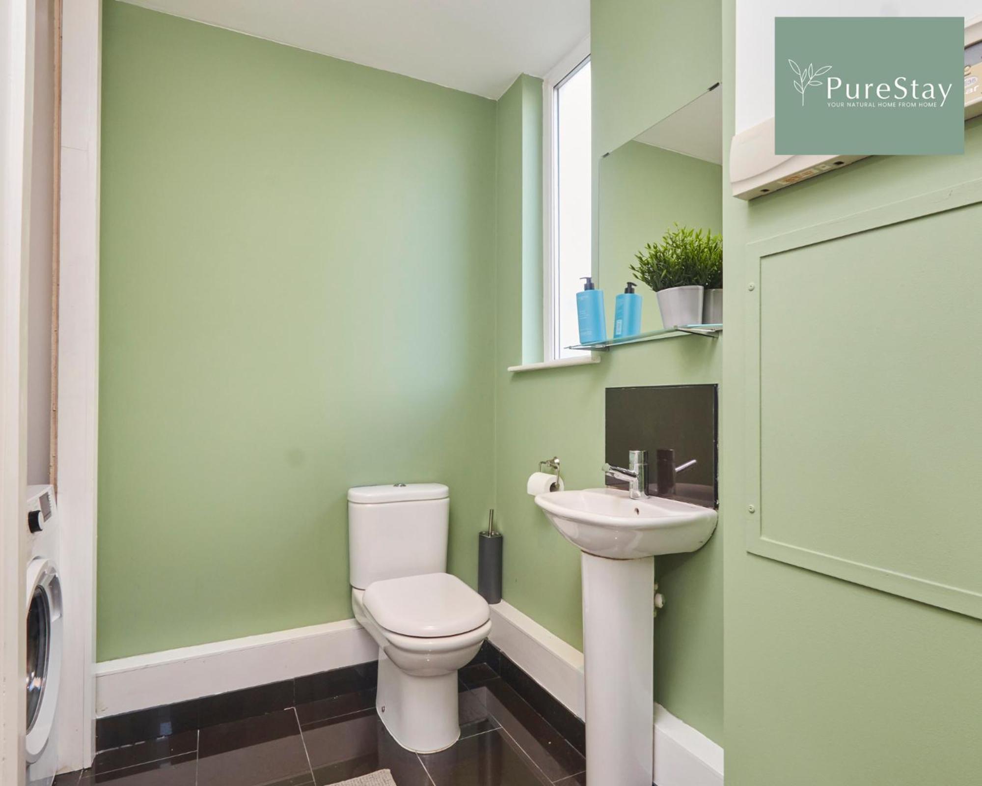 Superb House Manchester Near Etihad With Free Parking Sleeps 8 Экстерьер фото